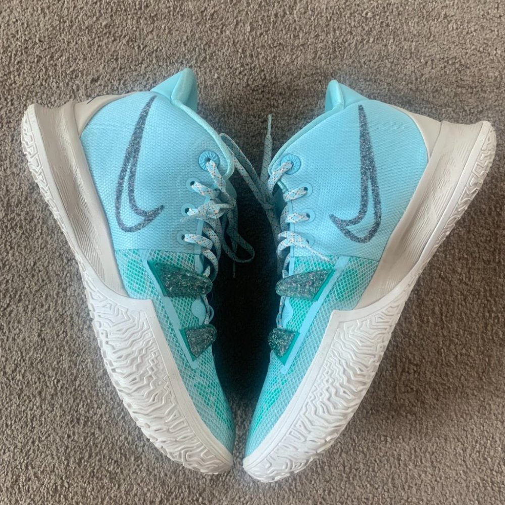 Nike Men's Kyrie 7 Copa Basketball Shoes Size 8.5